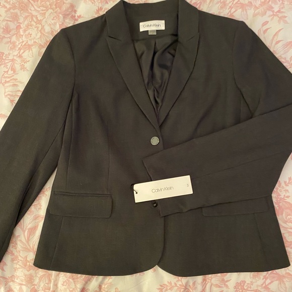 Calvin Klein Ladies Fitted 2-Button Blazer. Size 14 - Picture 2 of 6